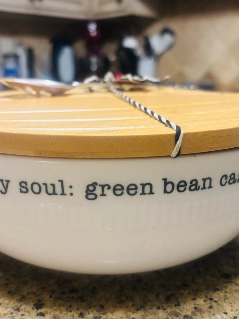 Green Bean Casserole Ceramic Serving Bowl with Bamboo Lid - Unbranded